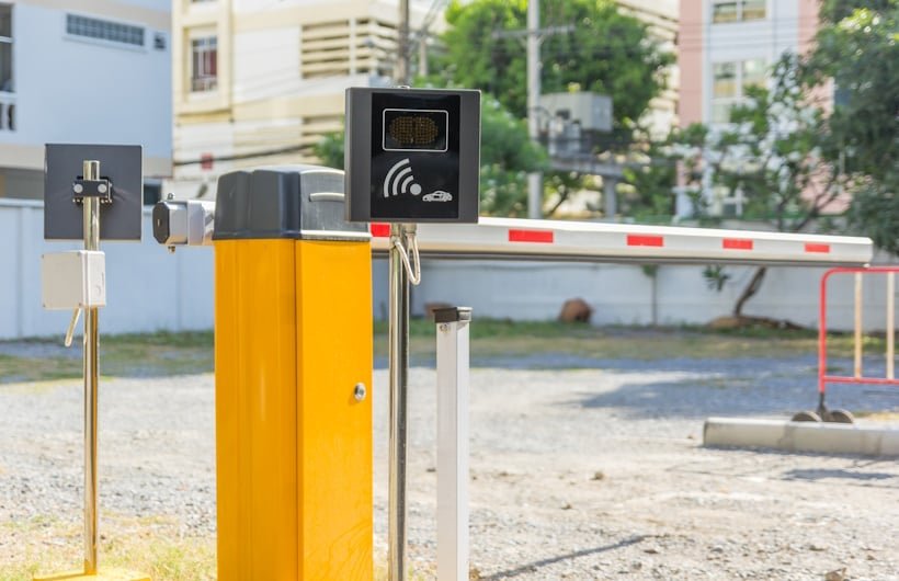 Revolusi Keamanan Digital: Sinergi Cerdas Barrier Gate, CCTV, dan Identifikasi Kendaraan dalam Ekosistem Smart City