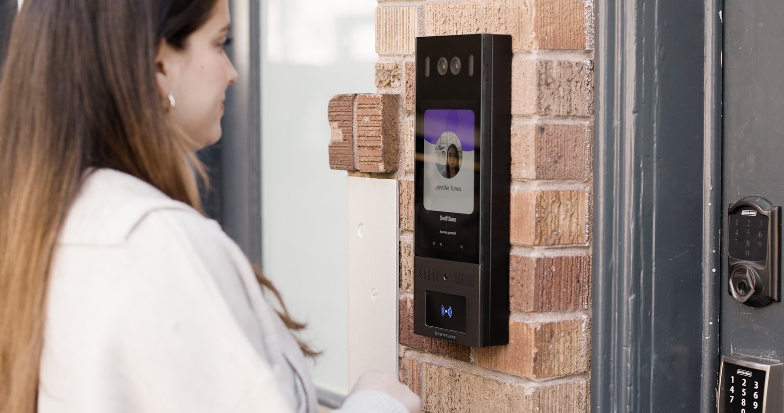 Apartemen Makin Eksklusif! Kendali Tamu Aman Lewat Video Intercom