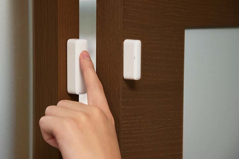 Teknologi Magnetik: Mengapa Door Contact Sensor Adalah Penjaga Paling Setia di Rumah Anda?